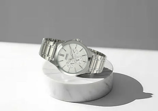 Front view of Casio MTP-V300D-7AUDF men's stainless steel watch with white dial