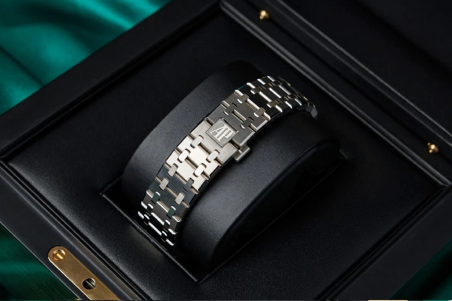Audemars Piguet Royal Oak selfwinding automatic watch showing detailed dial and octagonal bezel