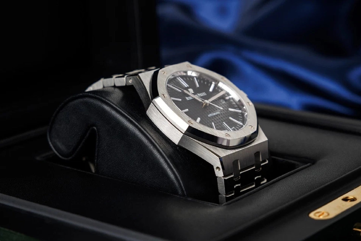 Audemars Piguet Royal Oak selfwinding watch displaying the dial and octagonal bezel