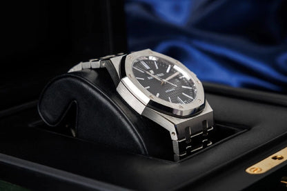 Audemars Piguet Royal Oak selfwinding watch displaying the dial and octagonal bezel